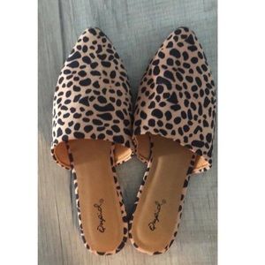 Leopard flats